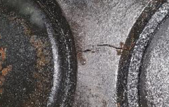 Zoomed in Image of a Crack between exhaust bores on MAN cylinder head for Cast Iron Repairs