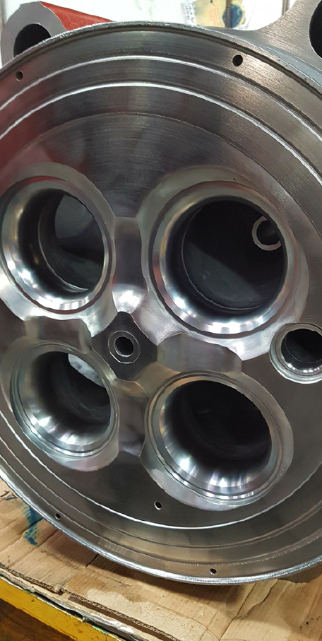 Refurbished Mak Caterpillar Cylinder Heard Cast Iron Welding Repairs