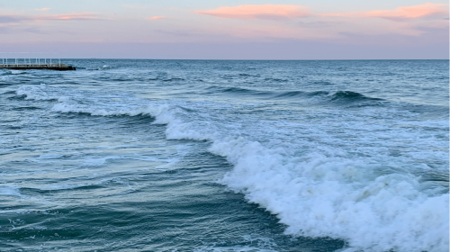 Cylinder head repairs sea at dusk