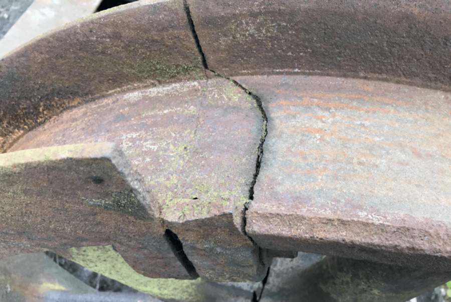 Flywheel cracked damage